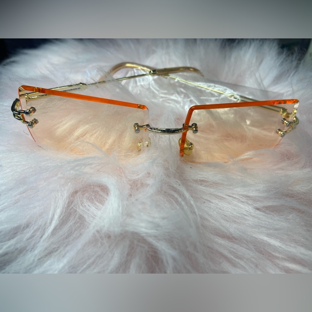 “Royal” shades - peach
